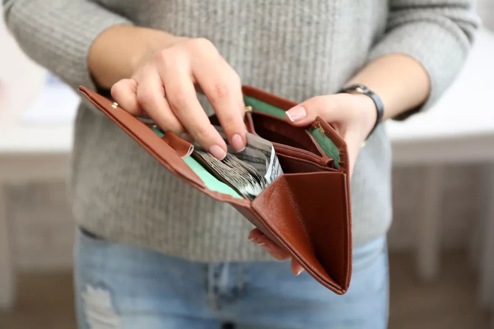 Грошей завжди не вистачатиме: 5 речей у гаманці, які “відлякують” фінансові потоки