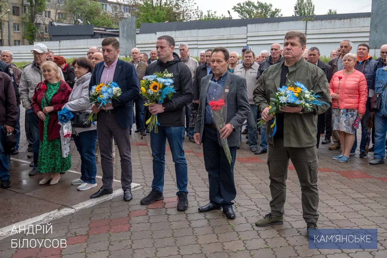 У Кам’янському поклали квіти до пам’ятного знака “Чорнобиль – вічний біль України”